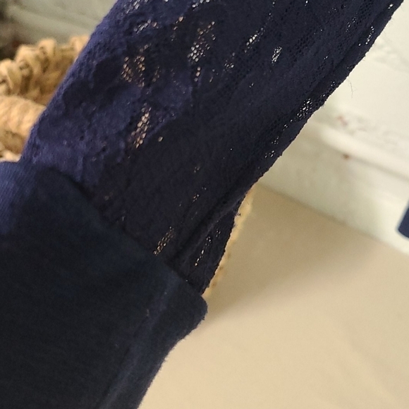 PINK  VICTORIA SECRET NAVY LACE TOP SZ MED - Picture 5 of 8